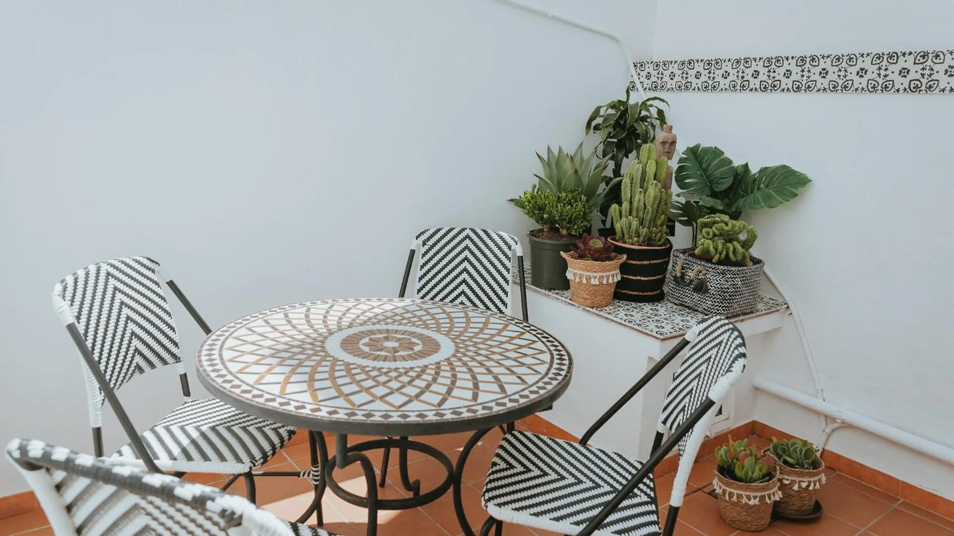 Las Flores Apartments Nerja Spagna